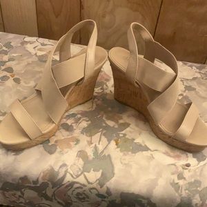 Tan wedges ! Super comfy very easy to walk in ! Almost new condition